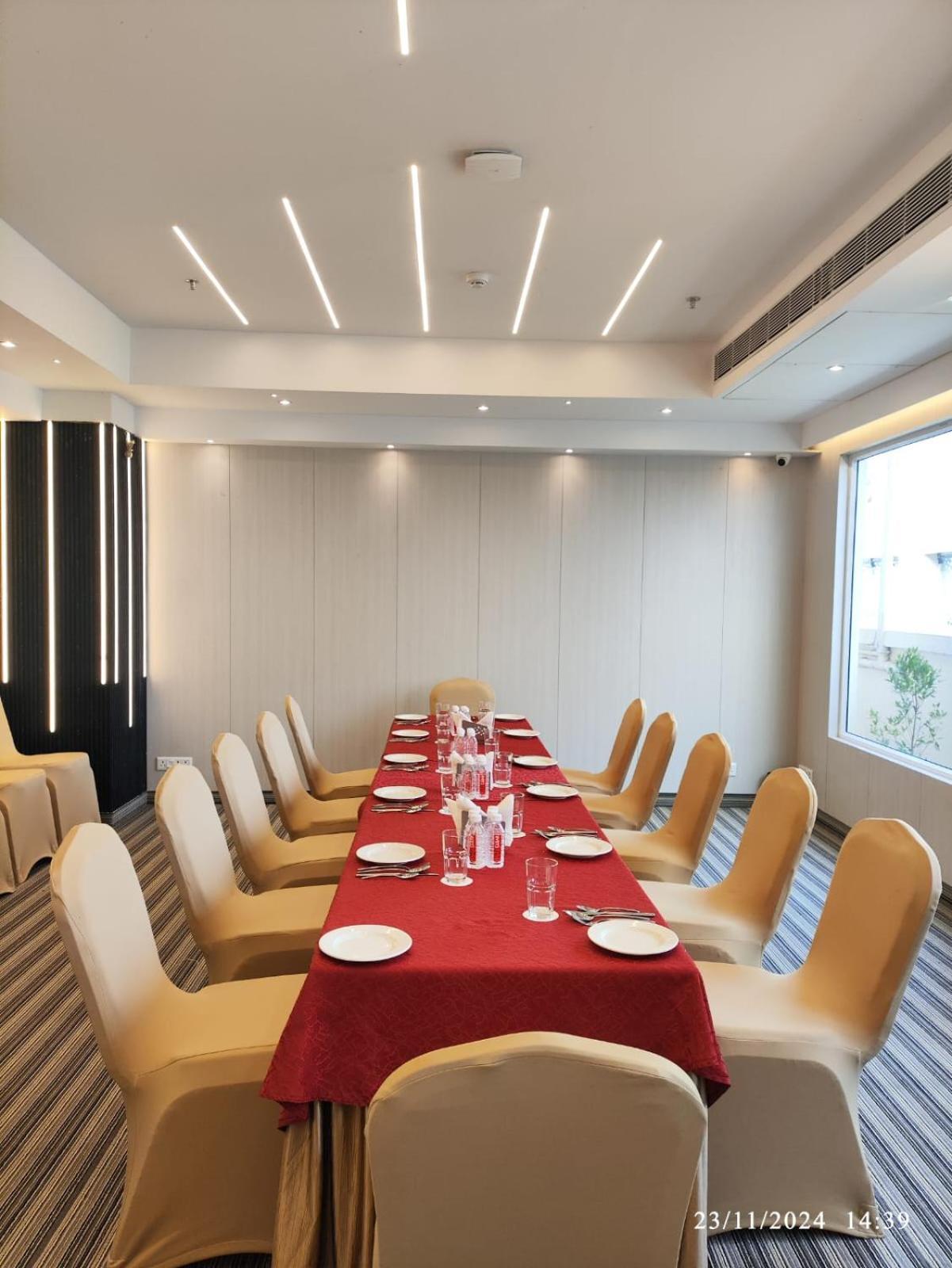 Northin Hotel Kalkuta Zewnętrze zdjęcie